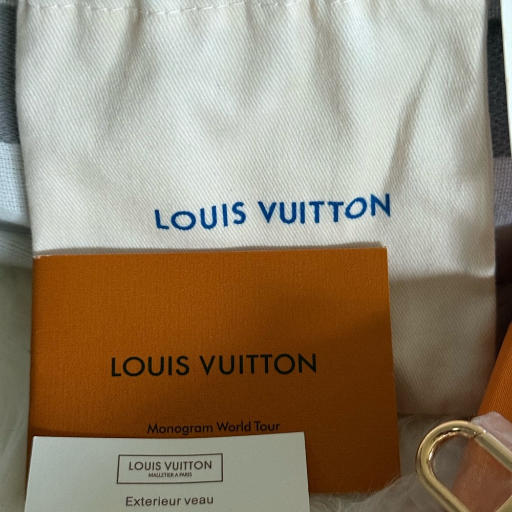 Louis Vuitton- BNIB Full Inclusion Black and Brown Monogram Bull Keychain - Picture 4 of 8